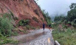 वर्षाले सडक सञ्जाल प्रभावित, यात्रामा सावधानी अपनाउन अनुरोध