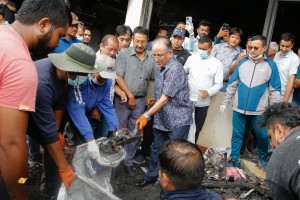 अध्यक्ष प्रचण्डको सहभागितामा माओवादी पार्टी कार्यालय सरसफाइ    