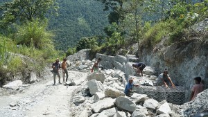 पाँच जलविद्युत् आयोजनाको संयुक्त सहयोगमा रघुगङ्गाका सडक स्तरोन्नति   
