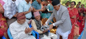 राष्ट्रपति पौडेलद्वारा ज्येष्ठ नागरिकलाई सम्मान        
