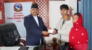 सुवासलाई ११ वर्षको पर्खाइपछि आमाको नामबाट नागरिकता   