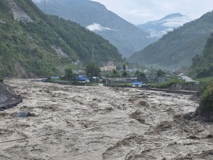 भोटेकोशीमा भीषण बाढी, सतर्क रहन आग्रह   