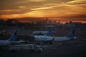 अमेरिकी एयरलाइन्सले एक हजार उडान रद्द गर्‍यो, सरकारी बन्दको असर बढ्दै   