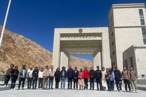 रे टेलिभिजनका पत्रकारहरु नेपाल-चीन सीमानाको हिल्सा क्षेत्रमा