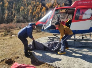 पाङबारी हिमाल चढ्न गएका दुई आरोहीको शव फेला        
