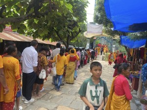 देवघाटमा स्नान गर्ने भक्तजनको घुइँचो   