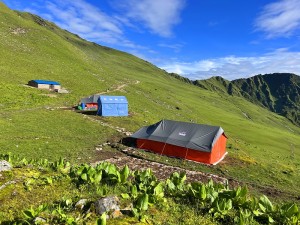 पर्यटक तानिरहेको बुकीपाटनमा ‘गोठबास’ले सहज   