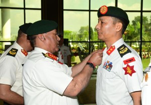 दर्ज्यानी चिह्न प्रदान    