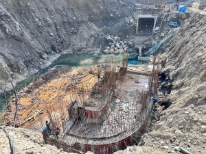 बत्ती पुग्ने आशामा अपिवासी        