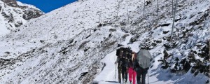 हिमपातले मनाङमा रोकिए २०० पर्यटक