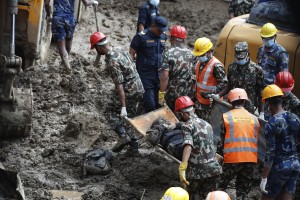 म्याग्दीमा पहिरोले घर पुरिँदा वृद्धको मृत्यु, एक महिलाको सकुशल उद्धार