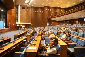 विदेशमा अलपत्र परेका नेपालीको उद्धार गर्न माग        