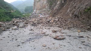 नारायणगढ-मुग्लिन सडक अवरुद्ध   