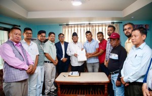 हेटौँडा सिमेन्ट उद्योगको समस्या समाधानका लागि पहल गर्ने प्रचण्डको प्रतिबद्धता    