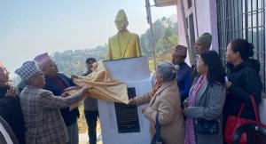 प्रजातान्त्रिक योद्धा राईको शालिक अनावरण   