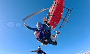 स्काइडाइभिङका लागि पोखरा रोज्दै पर्यटक      