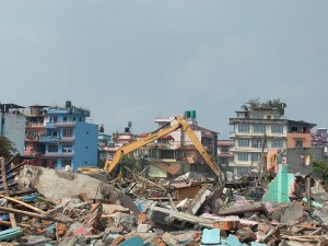 गैरीगाउँका भत्काउन बाँकी घर पुनः भत्काउन शुरु    