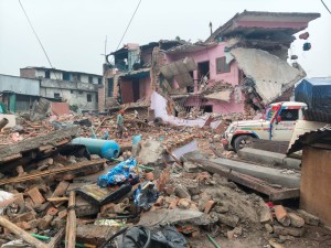 गैरीगाउँ क्षेत्रमा अतिक्रमण गरी निर्माण गरिएका सबै ठूला घर भत्काइयो    