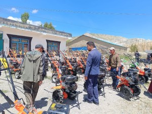 लोघेकरका किसानलाई अनुदानमा हातेट्याक्टर    
