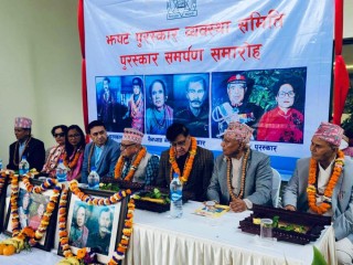 चार जना स्रष्टालाई झपट पुरस्कार प्रदान