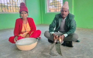 आरनको भरमा लुहार दम्पतीको जीविका   