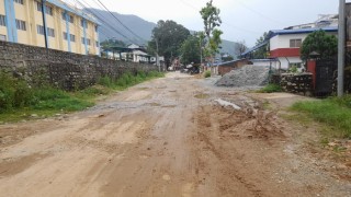 सदरमुकामकै सडक एक दशकदेखि जीर्ण   