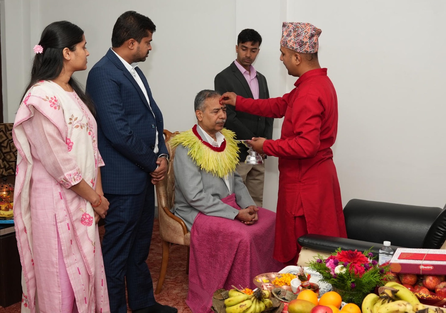 उपराष्ट्रपतिबाट बडादसैँको टीका ग्रहण   