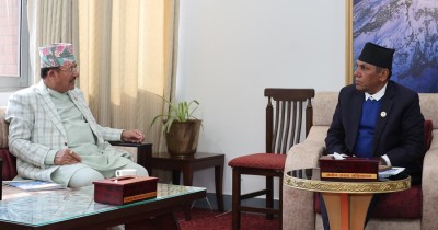 राष्ट्रियसभाका अध्यक्ष दाहालसँग प्रमुख निर्वाचन आयुक्त भण्डारीको भेट   