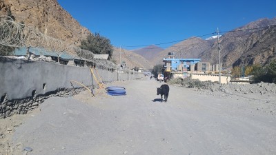 निर्माणाधीन कोबाङ–जोमसोम सडक आठ वर्षदेखि अलपत्र   