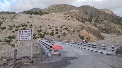 घरपझोङ चक्रपथ जोड्ने ठिनी खोलामा पक्की पुल निर्माण