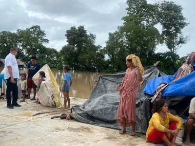 पानीको सतह घटेपछि विस्थापित घर फर्किँदै    