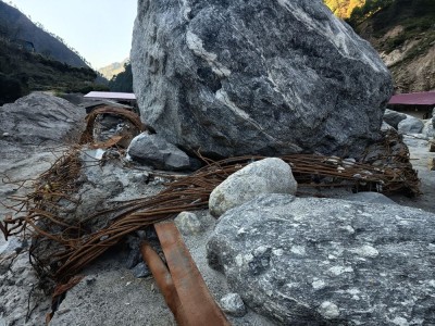 रसुवागढीस्थित सुख्खा बन्दरगाहको सफाइ शुरू    