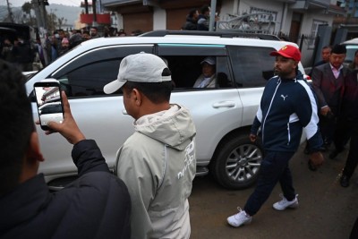 एमालेका अध्यक्ष ओली पक्राउ परेको पुष्टि   