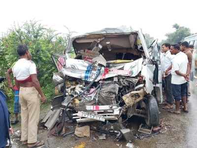 सवारी साधन दुर्घटना हुँदा ३ जनाको मृत्यु, १५ जना घाइते   