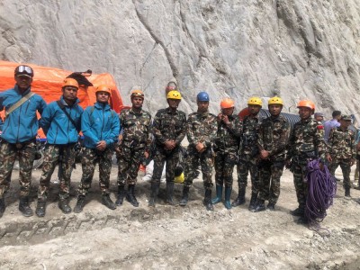 बाढीमा जीवन खोज्ने नेपाली सेनाका जवान