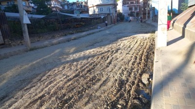 पशुपतिनाथ र बौद्धनाथ जोड्ने सडकमा ‘अस्फाल्ट प्रविधि’ को कालोपत्र        