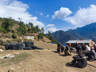 विद्यार्थीलाई पानी बोक्नकै चिन्ता   