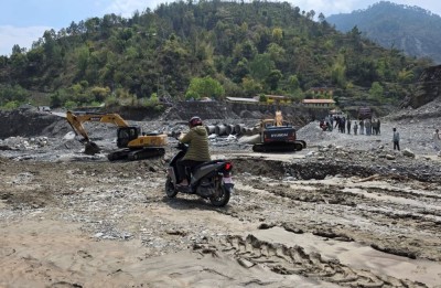 थिलथिलिएको बिपी राजमार्गमा कहिलेसम्म कठिनाइपूर्ण यात्रा ?        