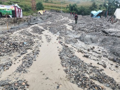 वर्षातमा लोकमार्गका यात्रुलाई सास्तीनै सास्ती   