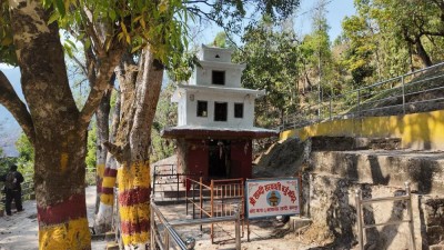 जहाँ मध्यरातमा चिच्याएर वर मागिन्छ        