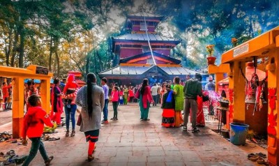 चैते दसैँमा कालिका मन्दिरमा भक्तजनको भीड   