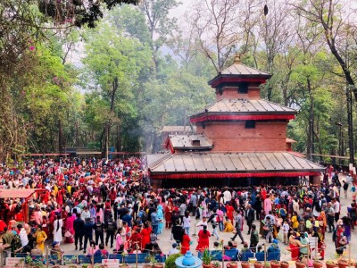 बागलुङ कालिका मन्दिरमा चैतेदसैँ मेलाको तयारी        