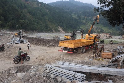 फलाखु खोलामा बेलीब्रिज जडान सुरु, दसैँअघि सञ्चालनमा ल्याउने लक्ष्य
