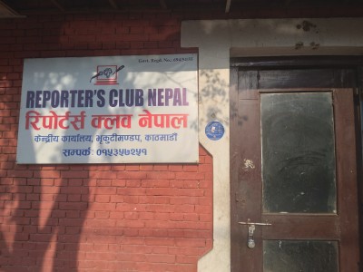 भृकुटीमण्डप परिसरमा बक्यौता नतिरेका स्टल तथा बुथमा ताला    