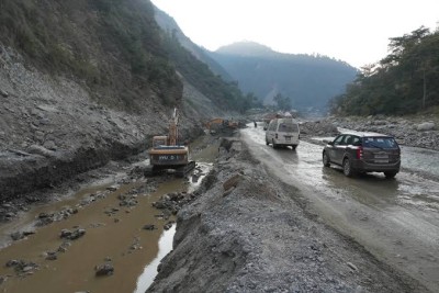 बिपी राजमार्गमा सवारी सञ्चालनमा रोक