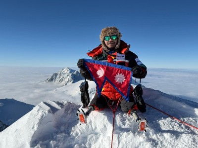 कृत्रिम खुट्टाकै सहारामा सातै महादेशका शिखर आरोहण   