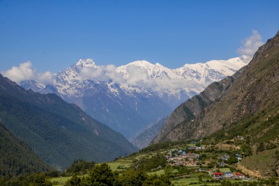 बूढीगण्डकीको बाढीले पुल र पदमार्ग बगाएपछि चुम उपत्यकामा ८० भन्दा बढी पर्यटक अलपत्र