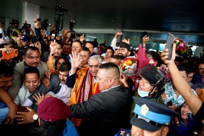 देउवा पाँच महिनापछि स्वदेश फिर्ता,  नयाँ पुस्तालाई अनुभव हस्तान्तरण गर्ने प्रतिबद्धता