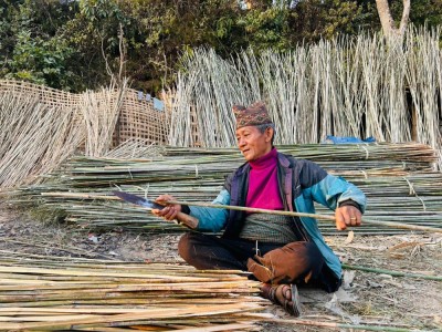 थुन्से डोको बुन्ने श्रमिकलाई बजारकै पिरलो        