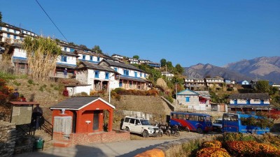 पर्यटकका पर्खाइमा पर्वतका घरबास   